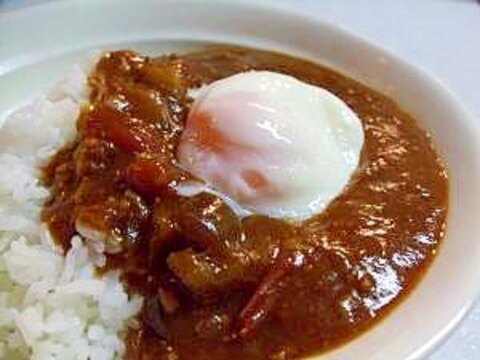 なすと豚ひき肉のカレー温泉卵のせ♪